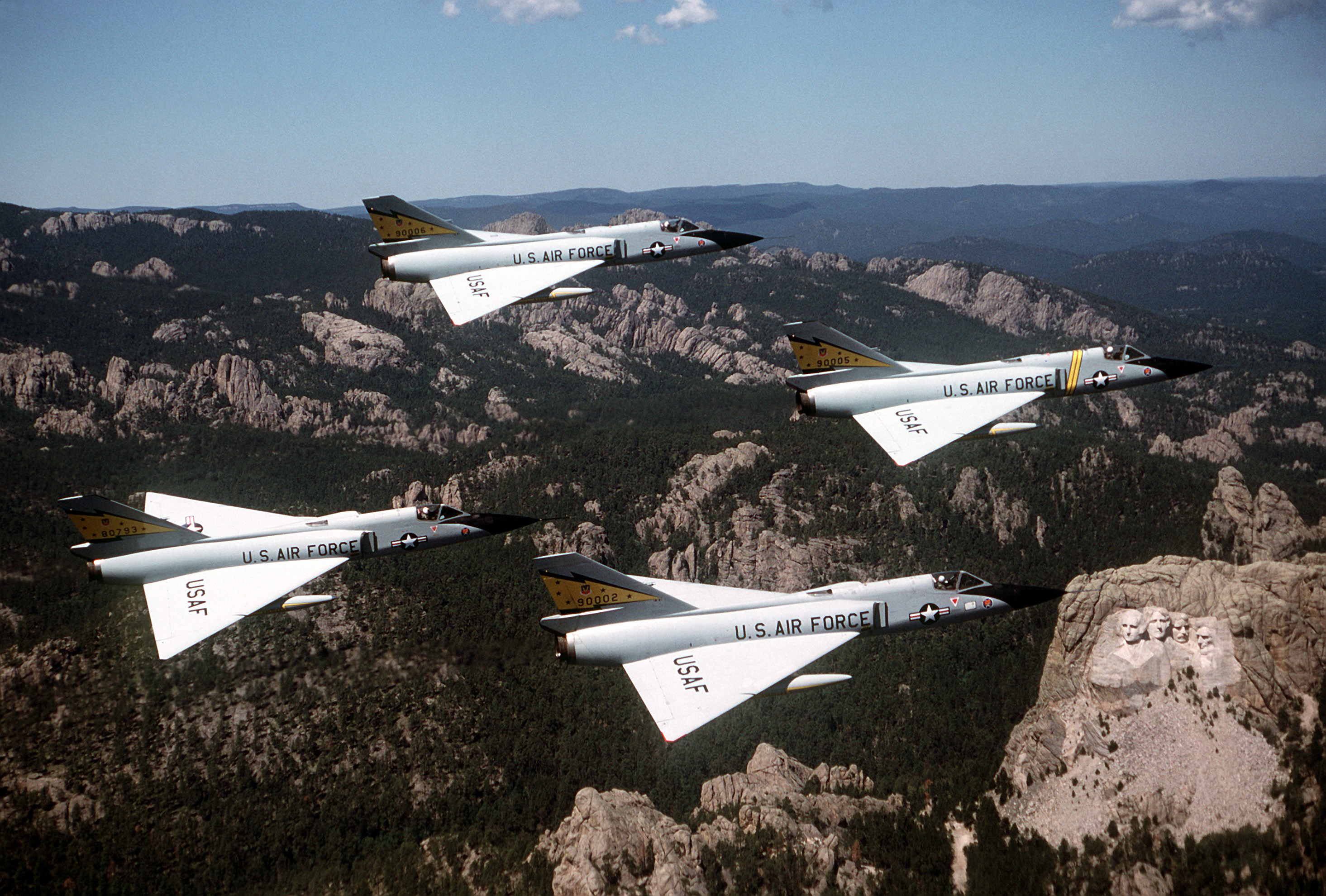 F-106s_5th_FIS_over_Mt_Rushmore_1981.JPEG