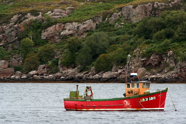 File:Fishing boat near Culduie - geograph.org.uk - 939220.jpg