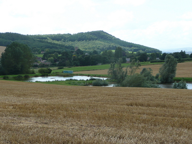 File:Fishing lakes near Weston-under-Penyard - geograph.org.uk - 1451592.jpg