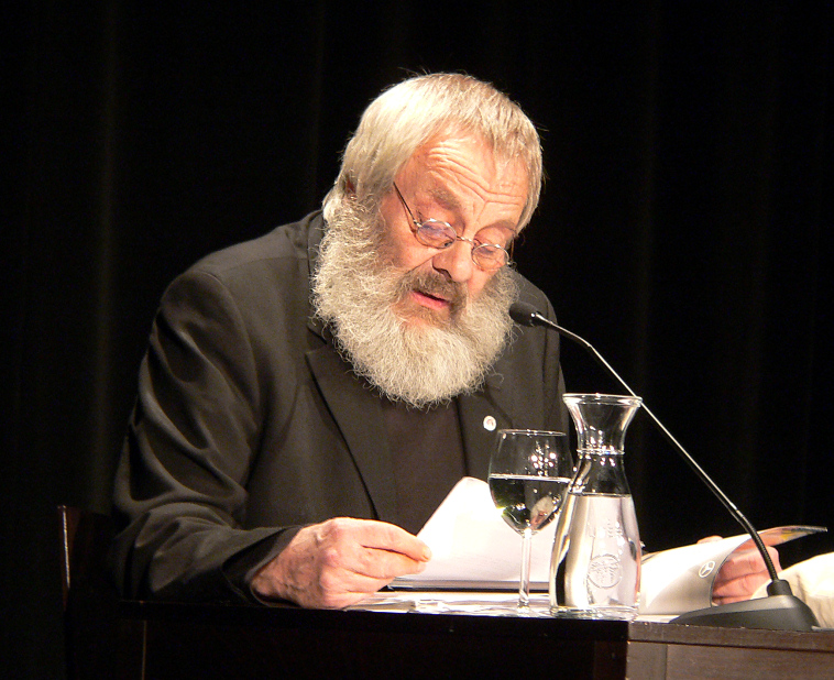 Harry Rowohlt bei einer Lesung, 2009