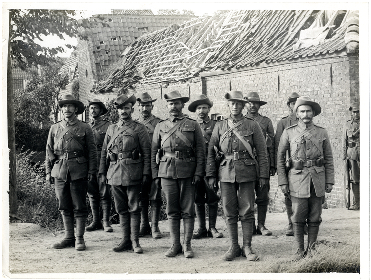 File:Indian officers, 39th Garhwalis (Photo 24-242).jpg