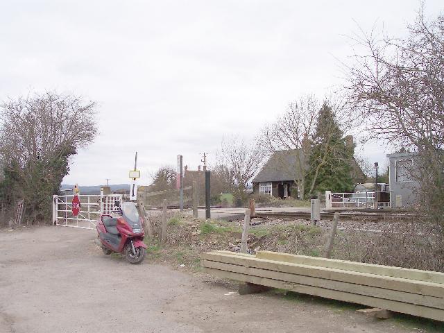 File:Level Crossing near Ley Court - geograph.org.uk - 140258.jpg