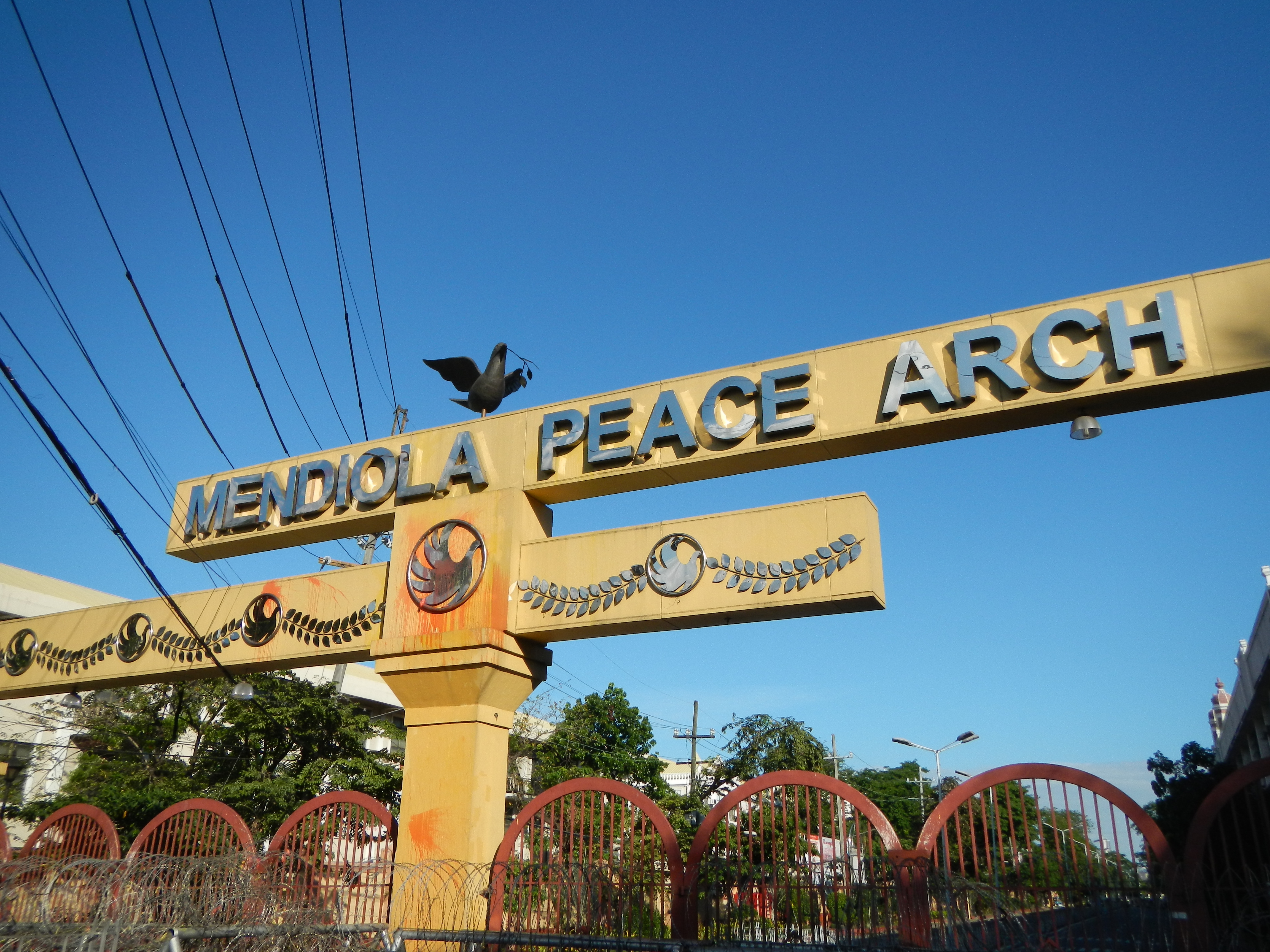 Peace Arch - Wikipedia