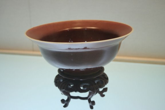 http://upload.wikimedia.org/wikipedia/commons/0/04/Ming_Dynasty_porcelain_bowl,_Wanli_Reign_Period.JPG