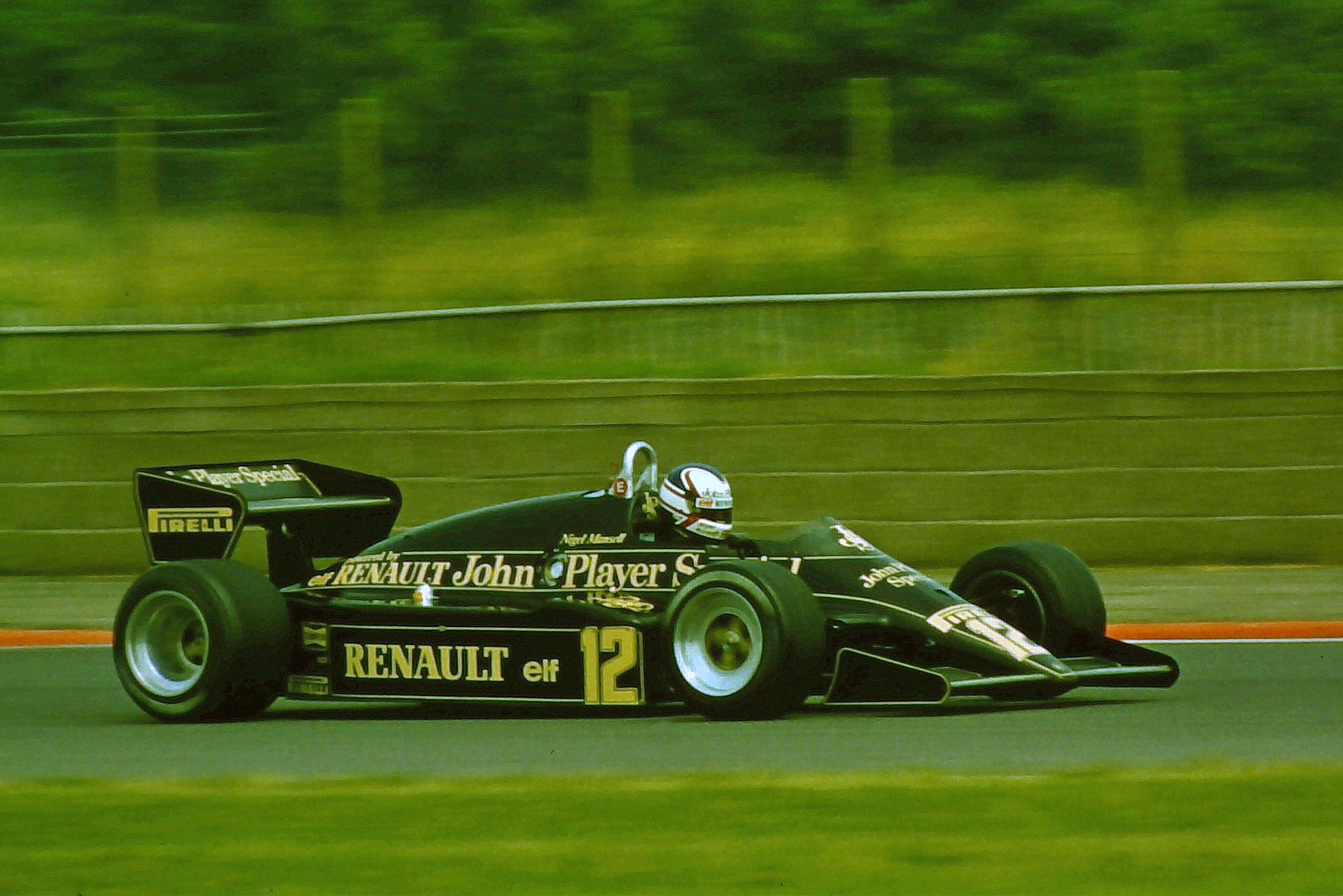 File Nigel Mansell Lotus 94t British Gp 19 Jpg Wikimedia Commons