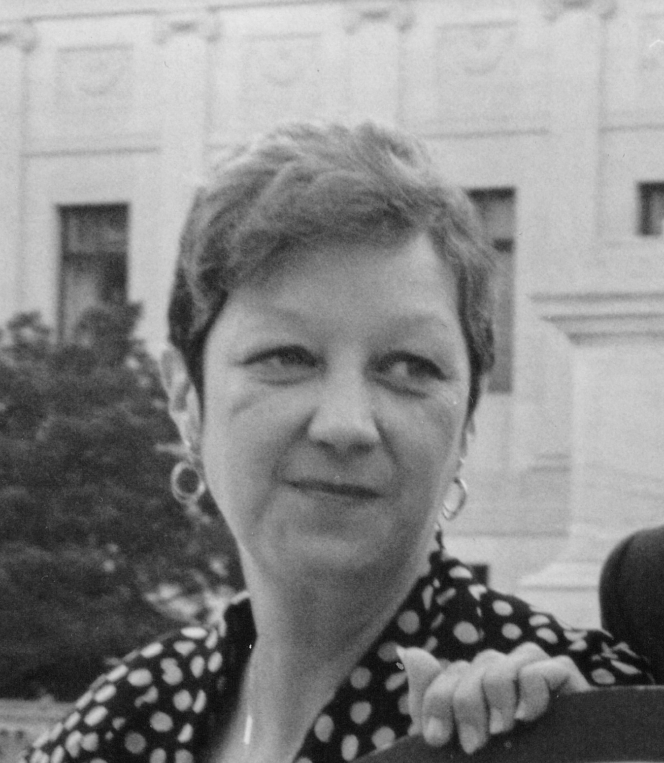 Norma_McCorvey_%28Jane_Roe%29_onthe_steps_of_the_Supreme_Court%2C_1989_%28cropped%29.jpg