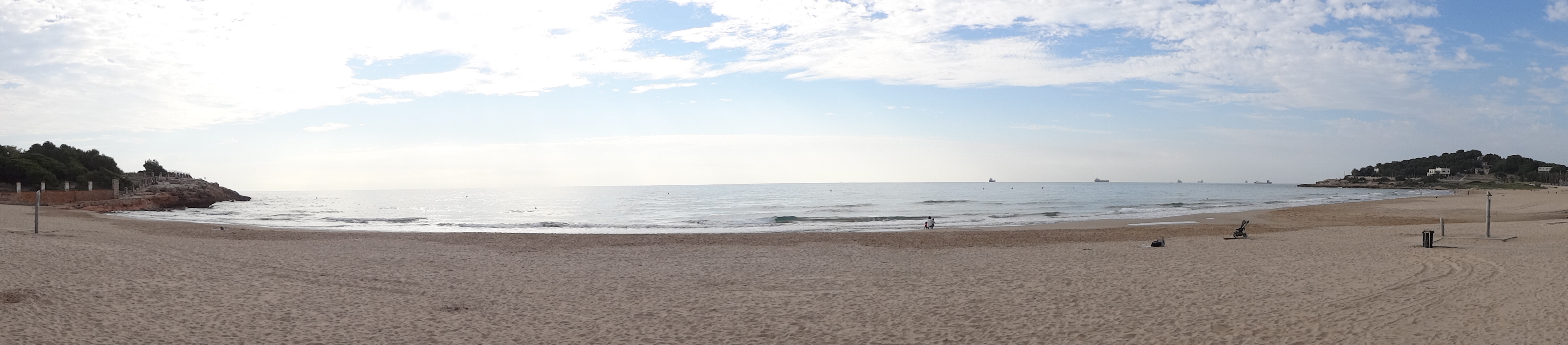 File Platja De L Arrabassada Panoramica Central Jpg Wikimedia Commons