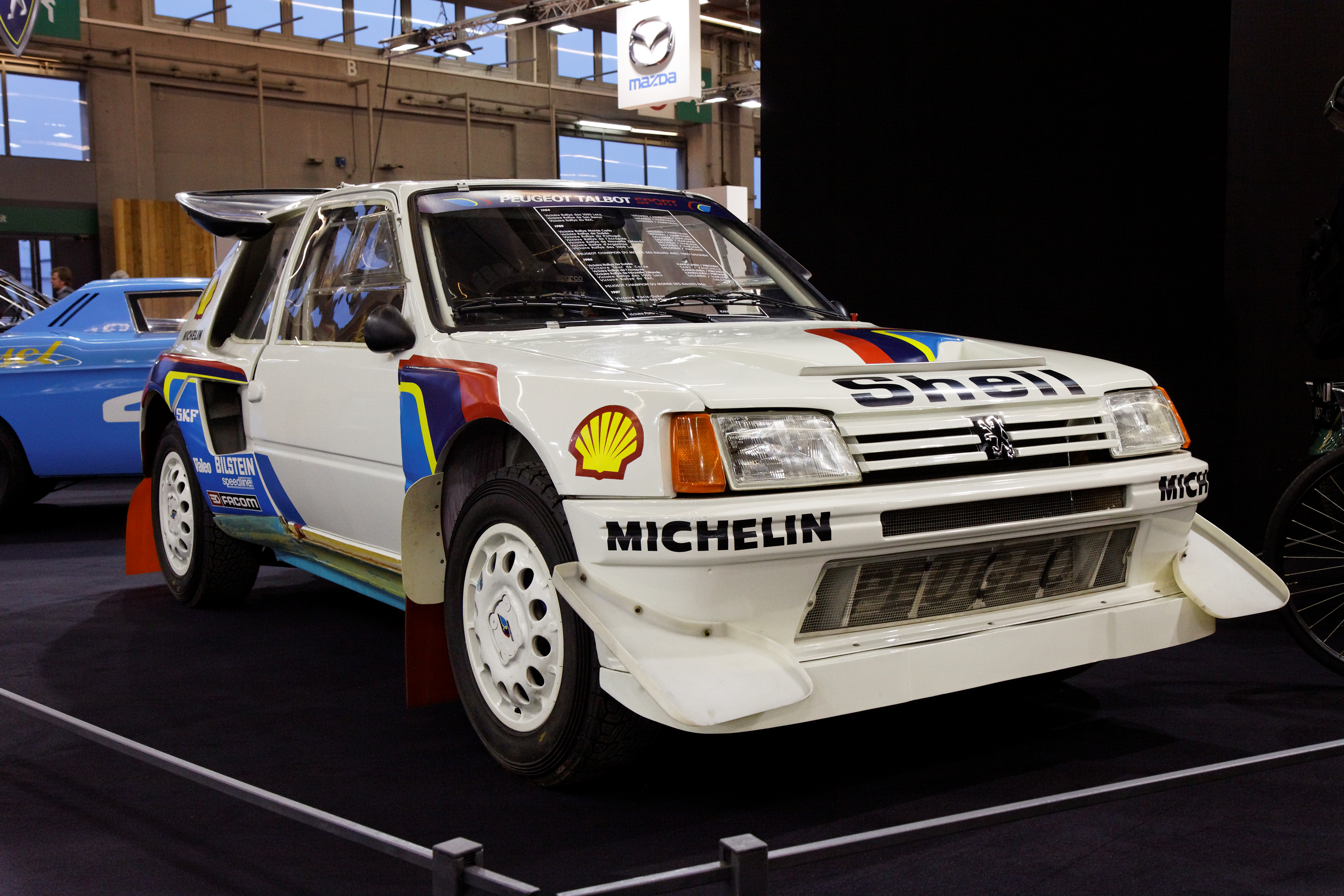 [Imagen: R%C3%A9tromobile_2011_-_Peugeot_205_Turbo_16_-_007.jpg]