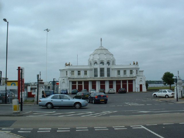 File:Royal Pier, Southampton - geograph.org.uk - 26092.jpg