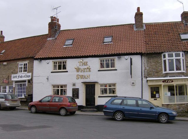 The White Swan, Church Street, Kirkbymoorside - geograph.org.uk - 362275