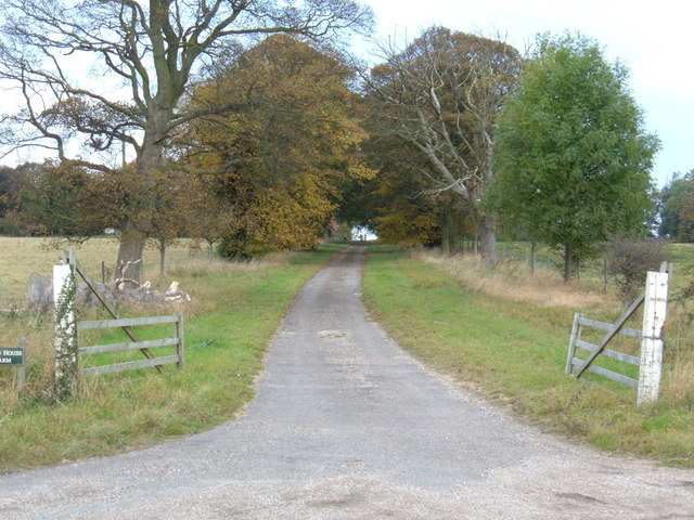 File:Track to Wold House Farm - geograph.org.uk - 1541254.jpg