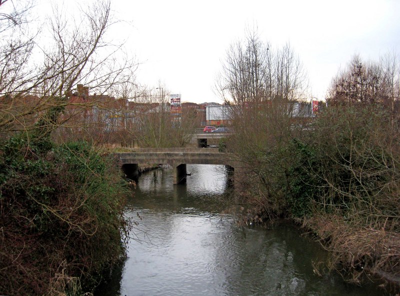 File:Two bridges over the River Stour - geograph.org.uk - 1707210.jpg