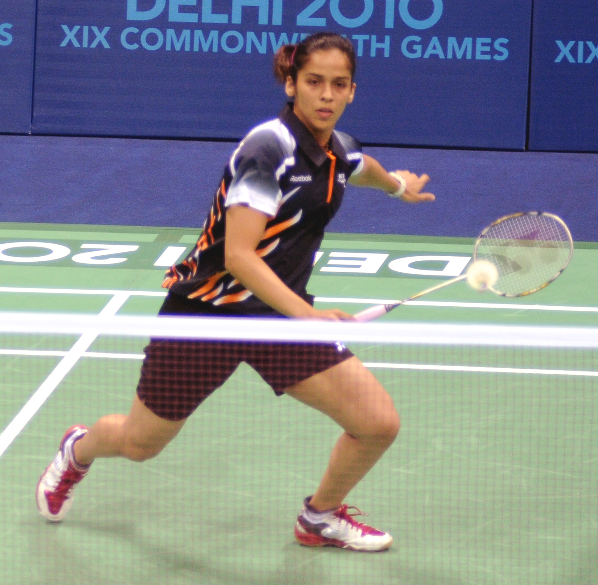 FileXIX Commonwealth Games-2010 Delhi Indian shuttler Saina Nehwal in action against her Barbados opponent during their match in the preliminary round of badminton event, at Sirifort Sports Complex, in New Delhi.jpg -