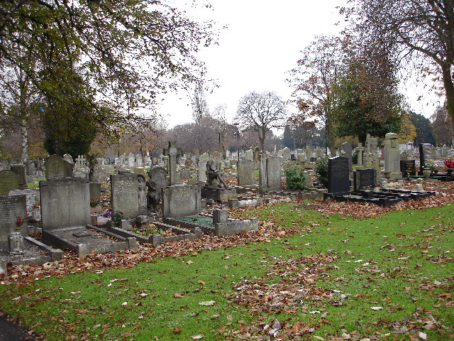 File:Yardley Cemetery - geograph.org.uk - 85130.jpg