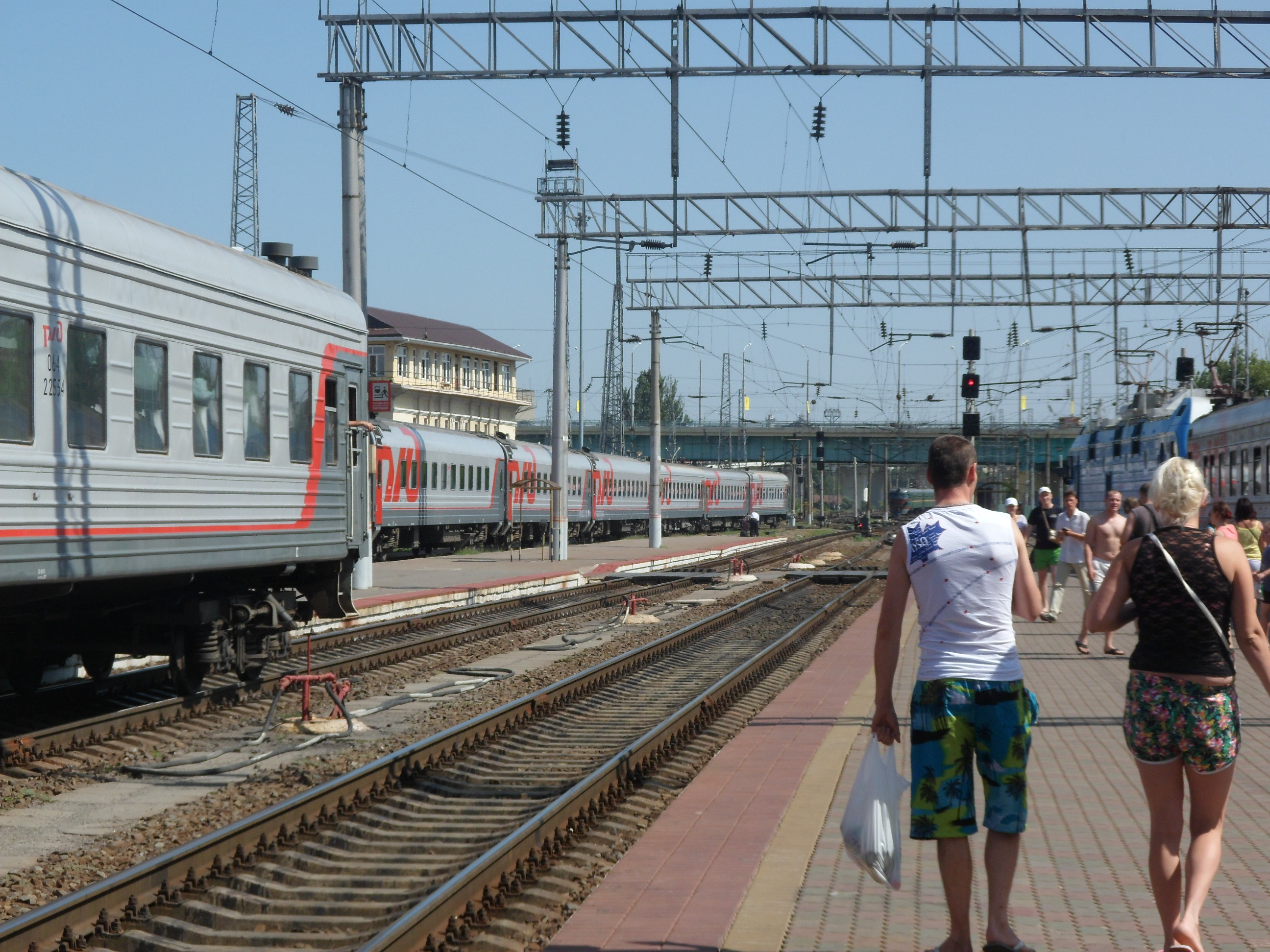 Поезд ростов. Скорый поезд Ростов. Поезд Москва Ростов на Дону. Поезд Ростов Москва.