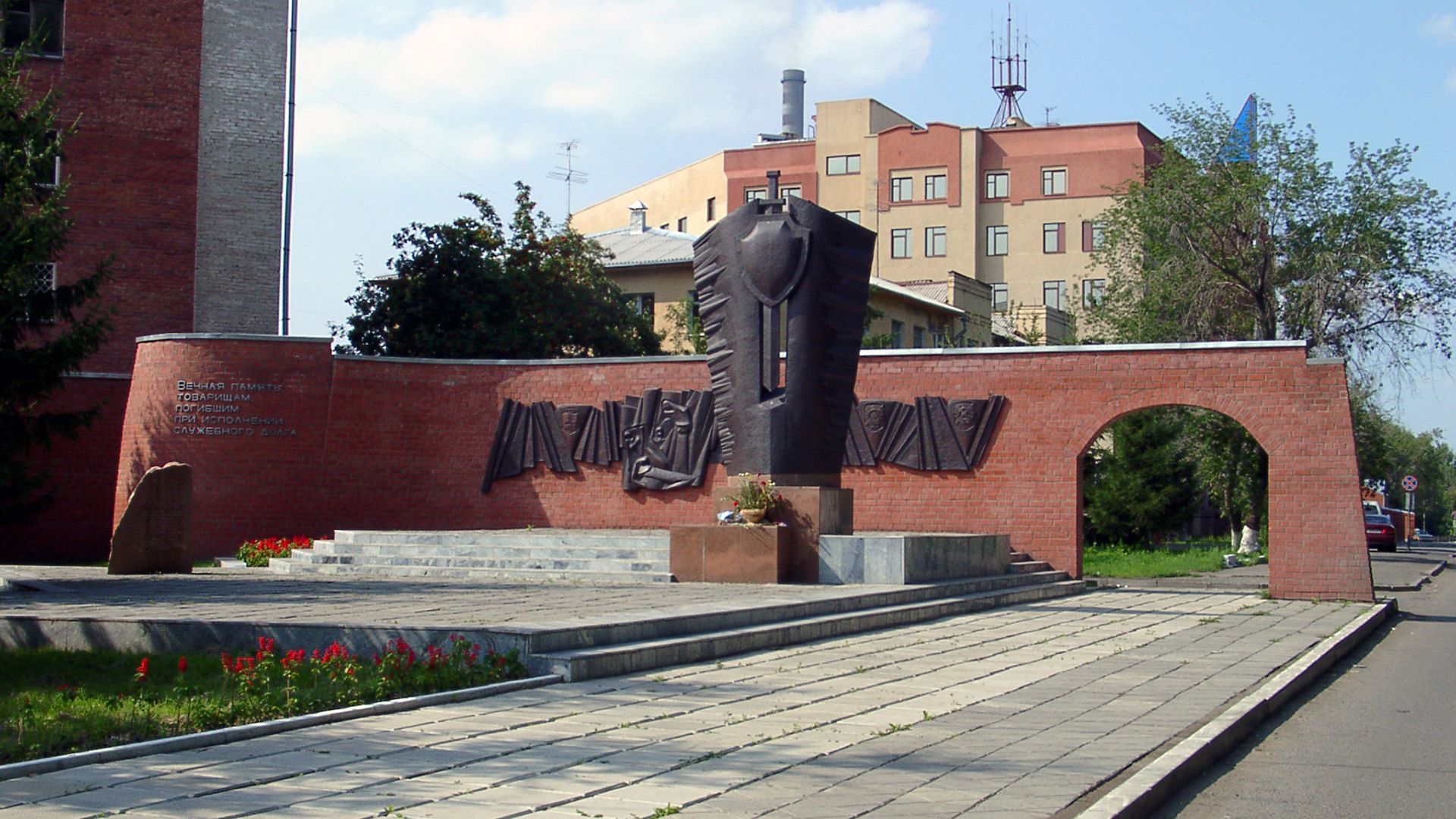 Кемерово: Монумент памяти сотрудникам милиции