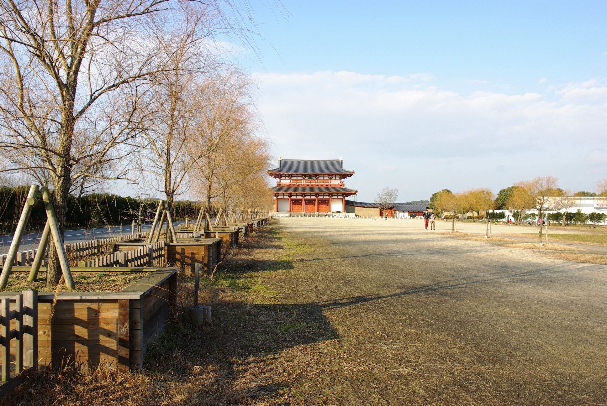 File:160104-21 Suzakumon-gate in Heijo shrine.JPG - Wikimedia Commons