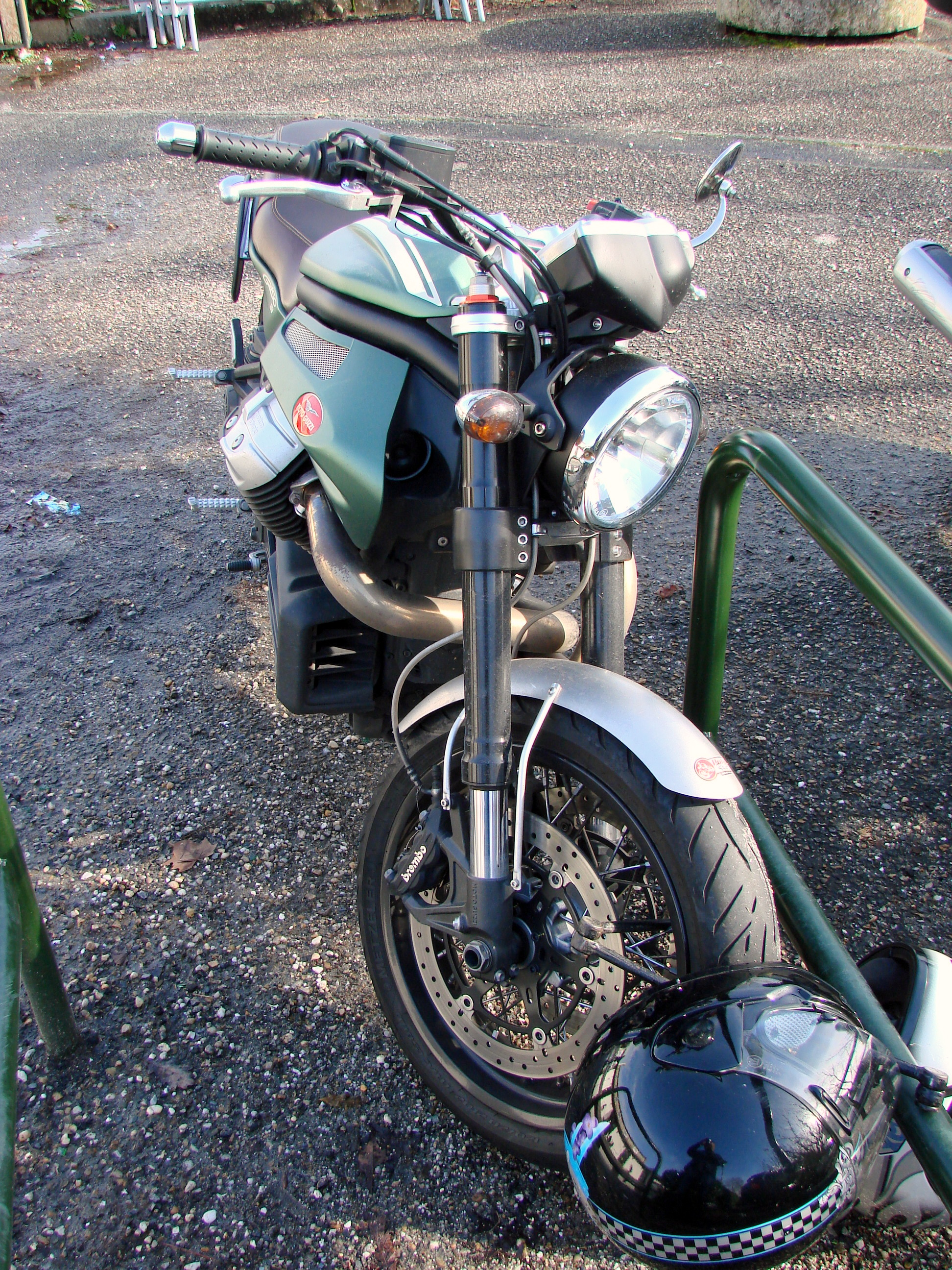 File:2011 Moto Guzzi Griso 8V SE Tenni green.JPG ...