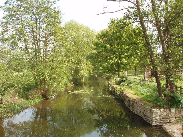 File:Abbey River Chertsey.jpg