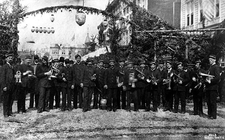 File:Band on 1st Ave for arrival of Henry Villard, Seattle, Sept 16, 1883 (CURTIS 325).jpeg