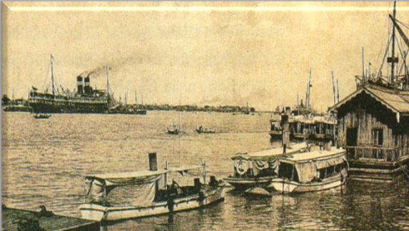 File:Barr Street Jetty and Rangoon River 1930.jpg