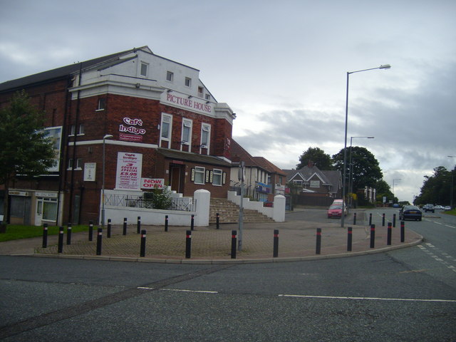 File:Billingham Old Picture House - geograph.org.uk - 915119.jpg