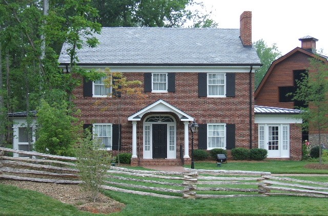 File:Billy-graham-library-and-homestead.JPG