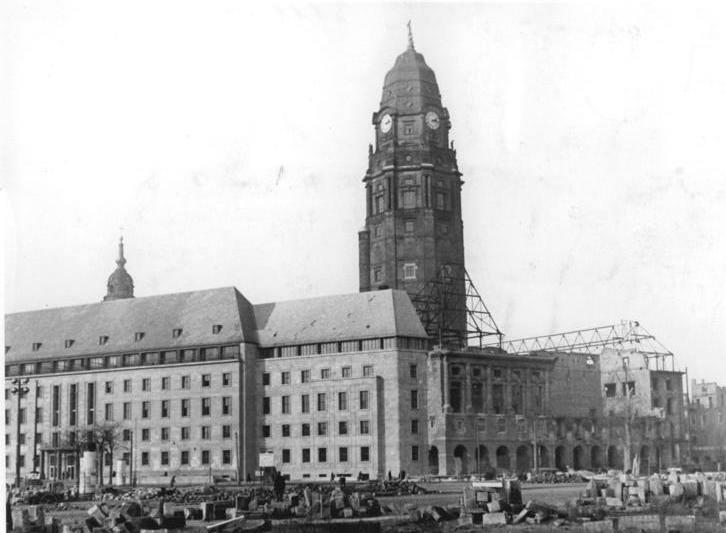 File:Bundesarchiv Bild 183-09889-0001, Dresden, "Neues Rathaus" im Bau (cropped).jpg