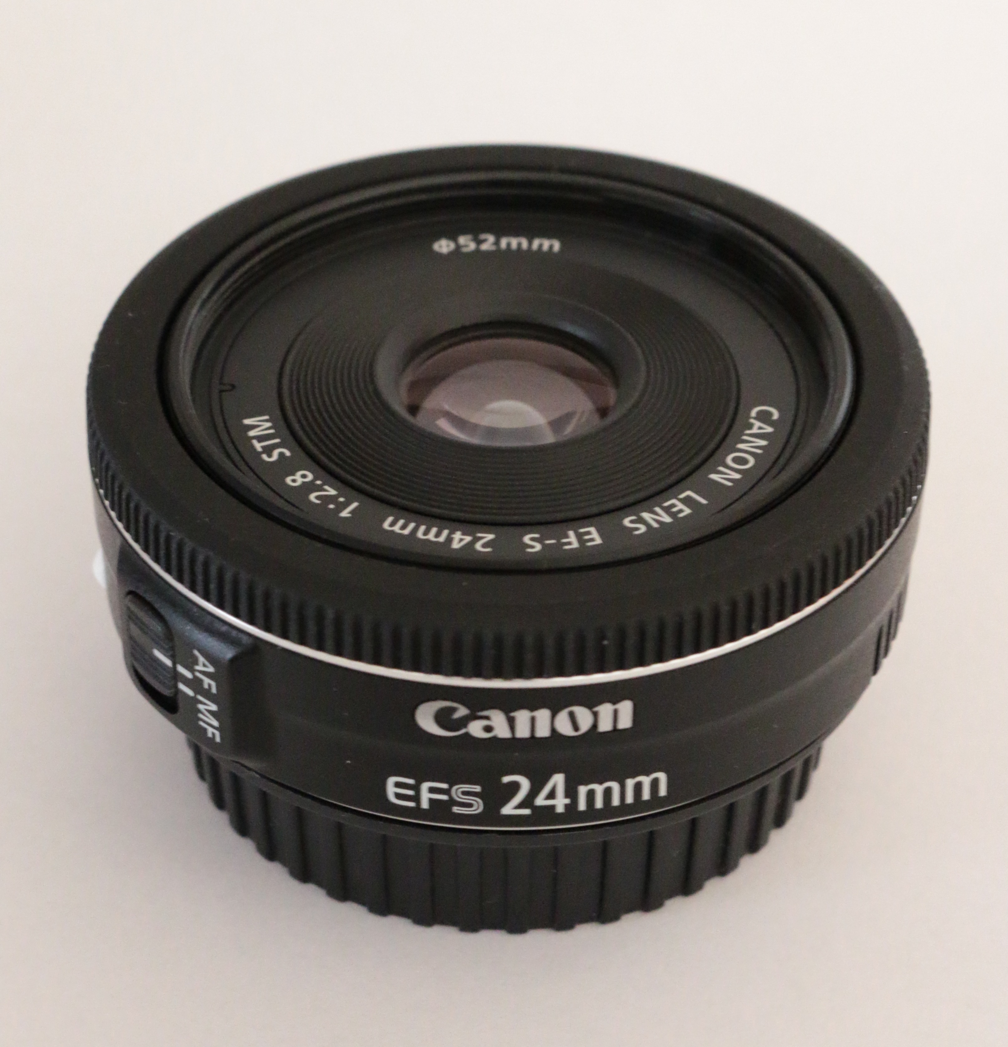 File:Canon EF-S 24mm F2.8 STM 2.jpg - Wikimedia Commons