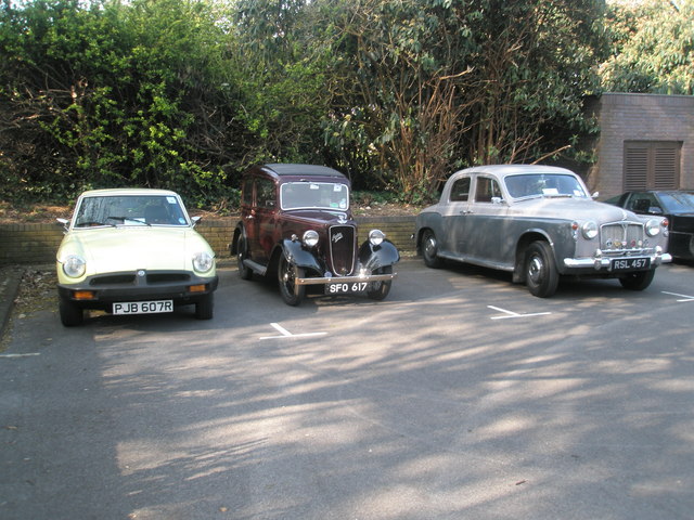 File:Classic cars waiting to start the 2009 Havant Mayor's Rally (7) - geograph.org.uk - 1259829.jpg