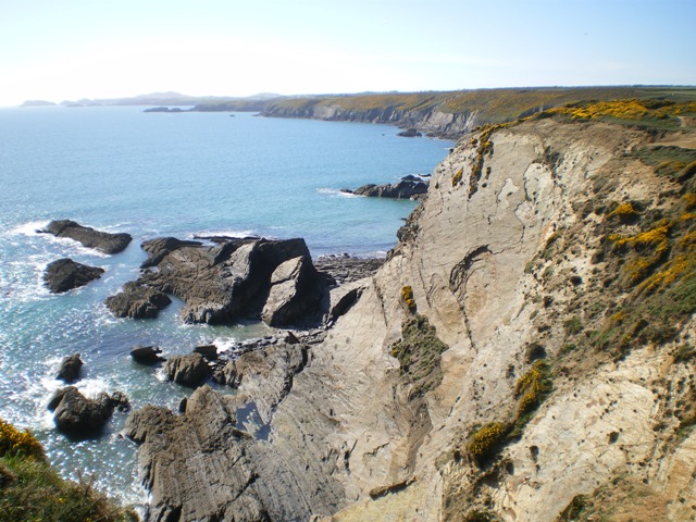 Cliffs above Loch Warren - geograph.org.uk - 1256486