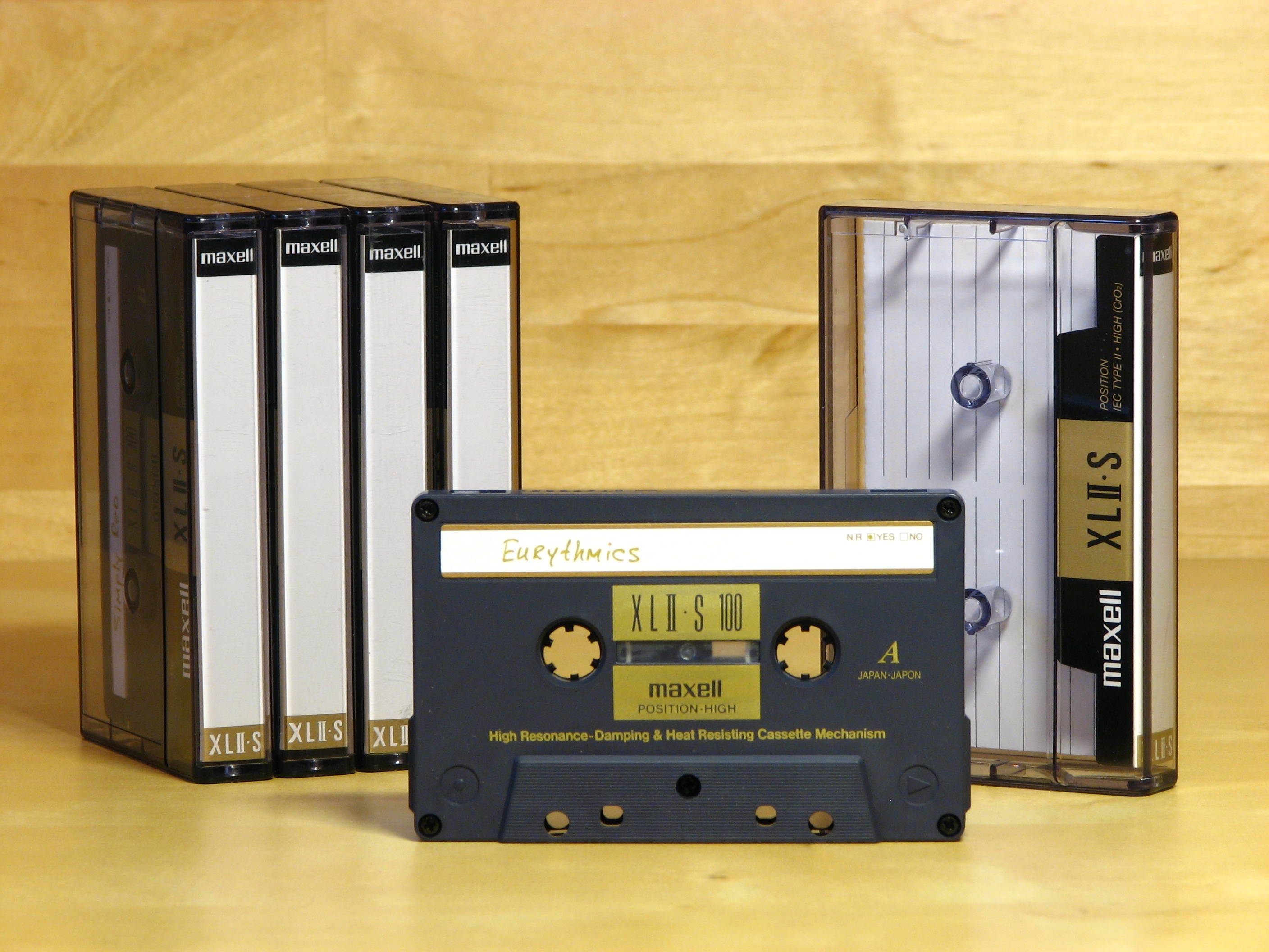 File:Compact Cassette - Maxell XL II-S 100.JPG - Wikimedia Commons