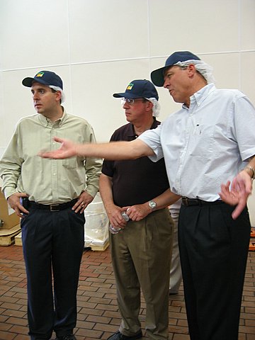 File:Devin Nunes tours the processing facility of Wawona Frozen Foods in Clovis.jpg