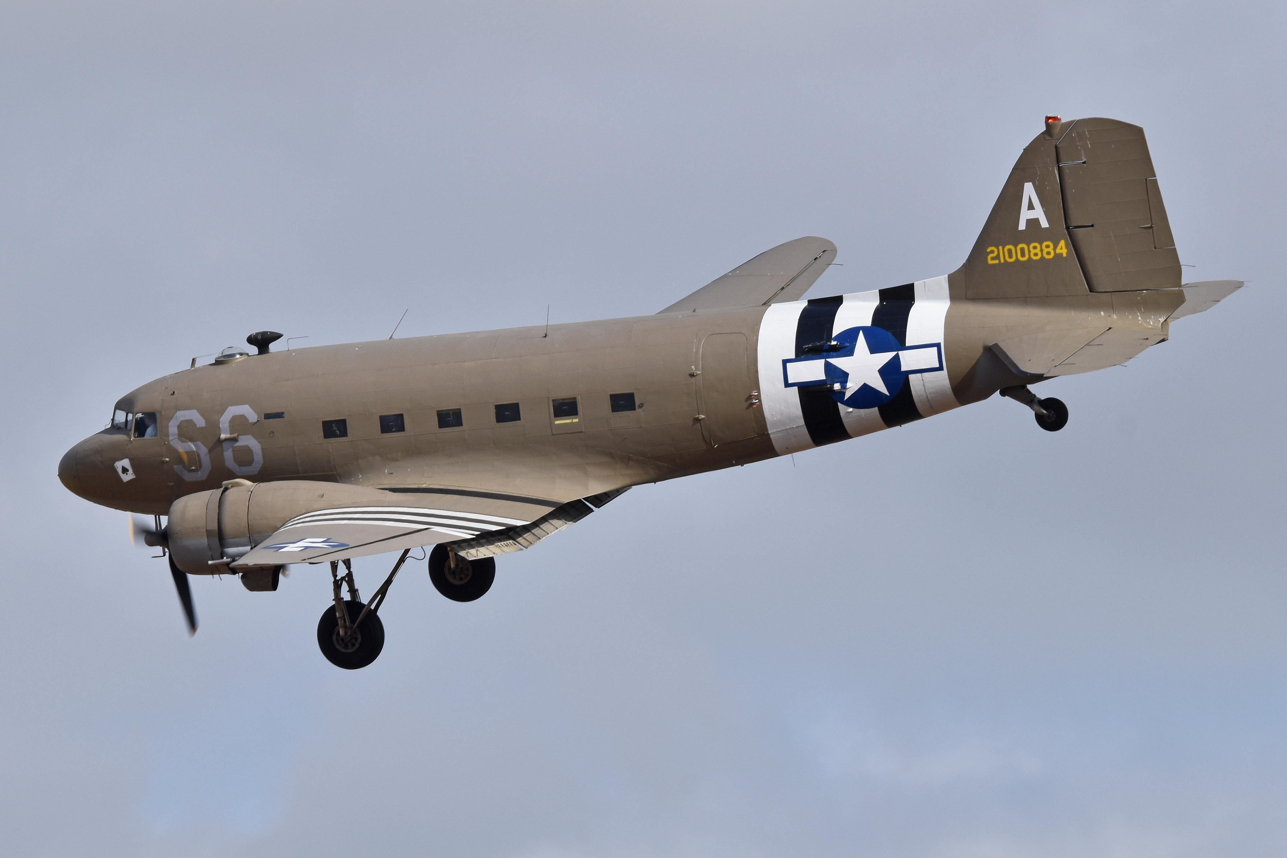 File:Douglas C-47A-75-DL Skytrain '2100884 - S6-A' (N147DC