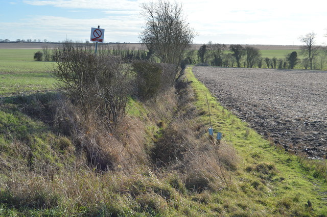 File:Drainage ditch - geograph.org.uk - 5364255.jpg