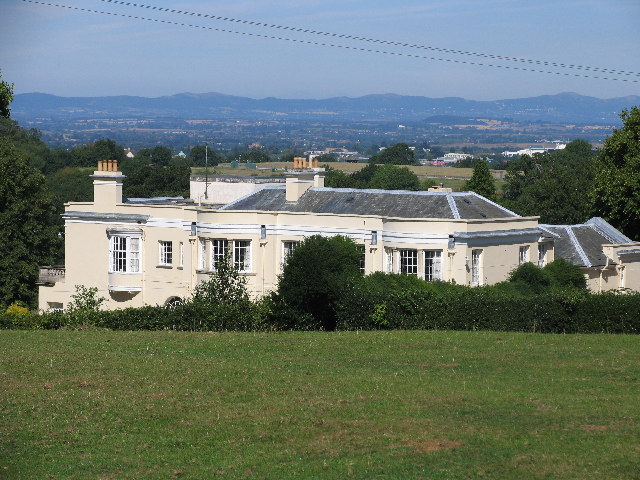 Small picture of Glenfall House courtesy of Wikimedia Commons contributors