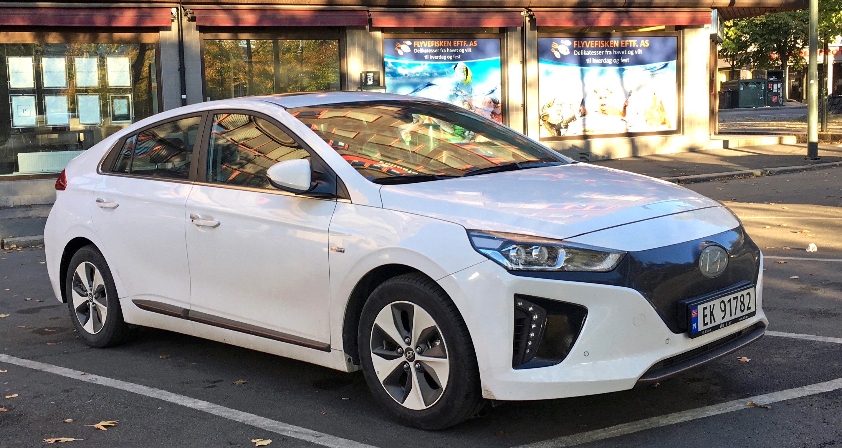 File:Hyundai Ionic Oslo 10 2018 1106.jpg -