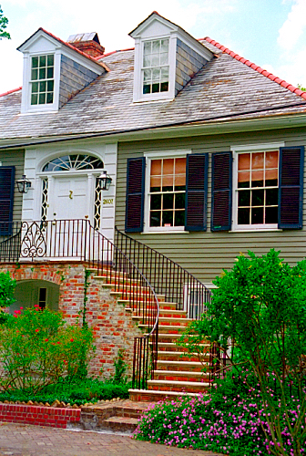 File:New Orleans - Garden District staircase.jpg