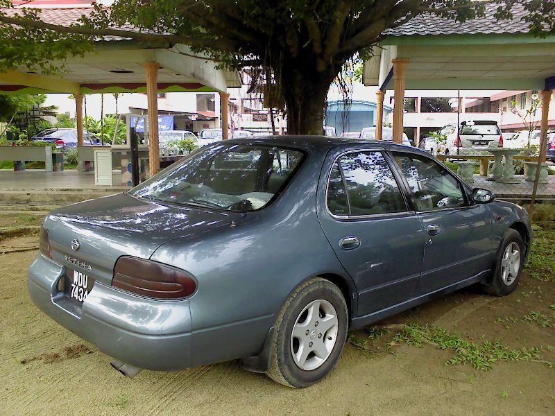 File:Nissan Bluebird (U13) SSS rear.jpg - Wikimedia Commons