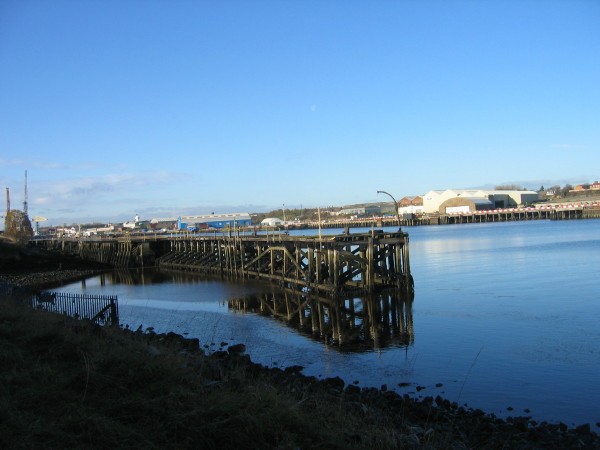 File:Old Jetty on River Tyne - geograph.org.uk - 1571505.jpg