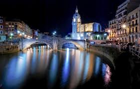 San Anton bridge with Bilbao la Vieja on the left Puente de San Anton.jpg