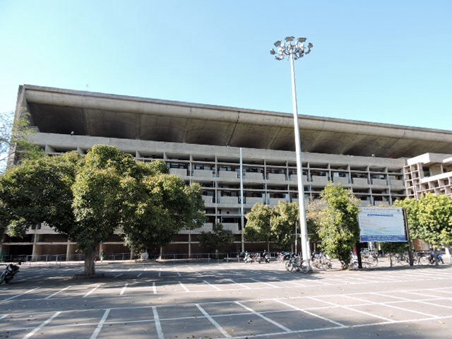 File:Punjab and Haryana High Court , Chandigarh.jpg