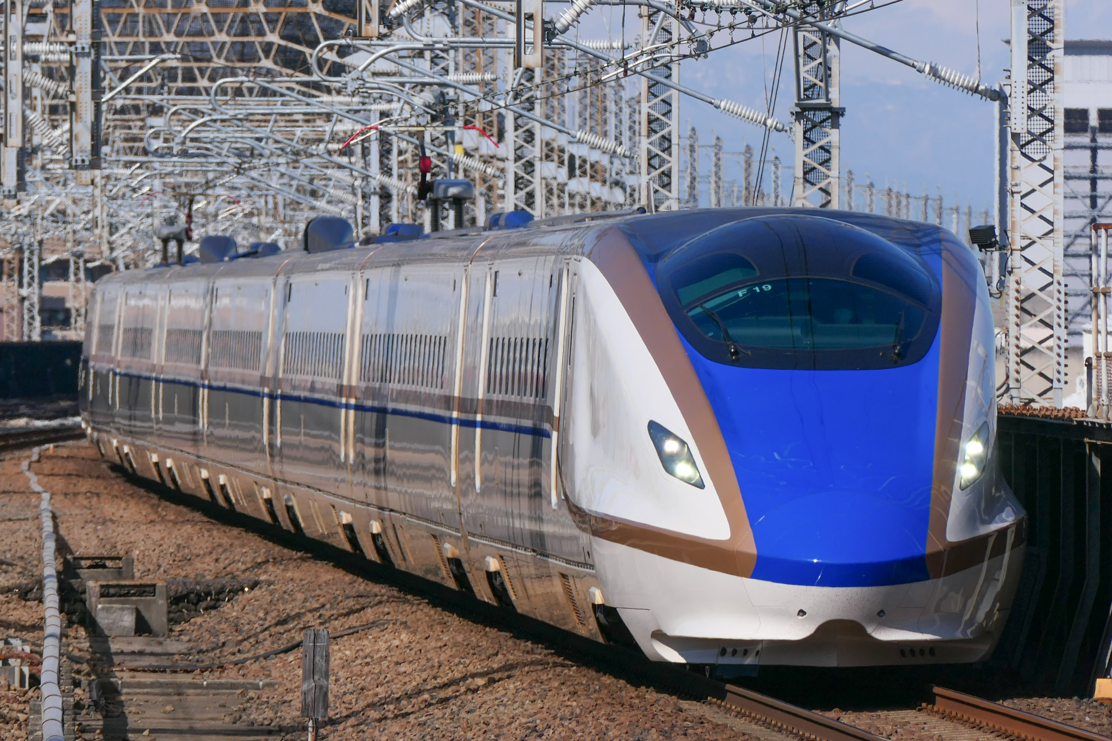 新幹線E7系・W7系電車 - Wikipedia