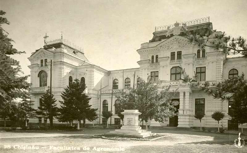 File:Sfatul Ţării Palace, Chişinău.jpg