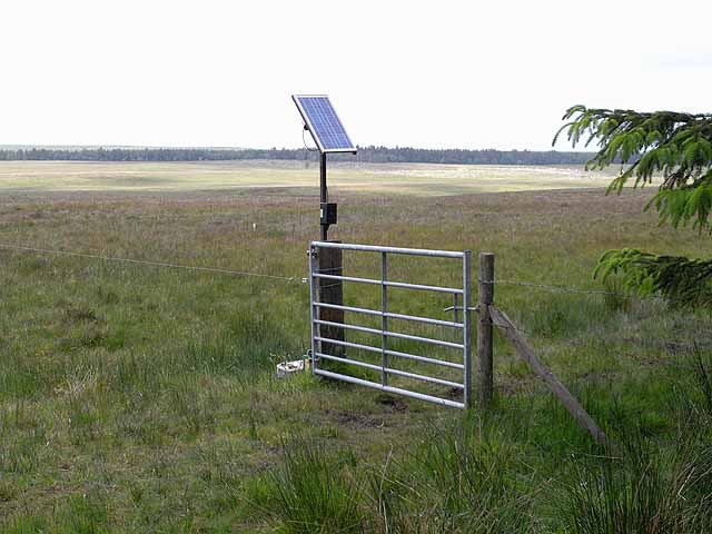 File:Solar powered electric fence, Catcherside North Plantation - geograph.org.uk - 1355104.jpg