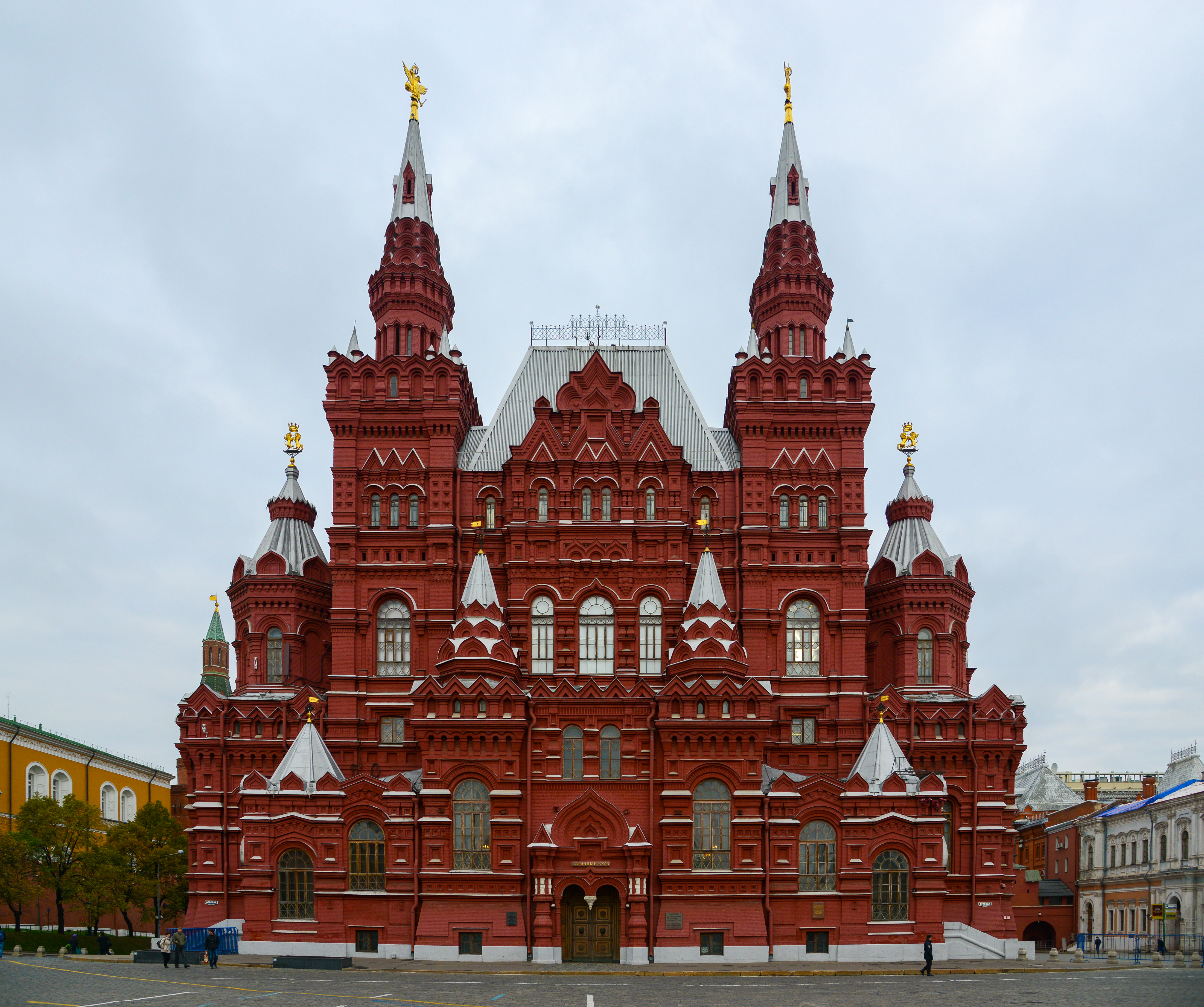 здания на красной площади в москве названия