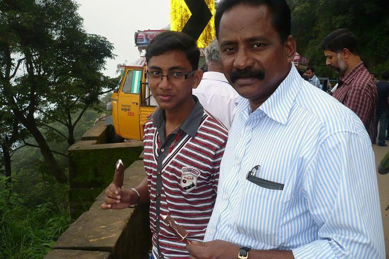 File:T. P. Chandrasekharan with his Son Nandu.JPG