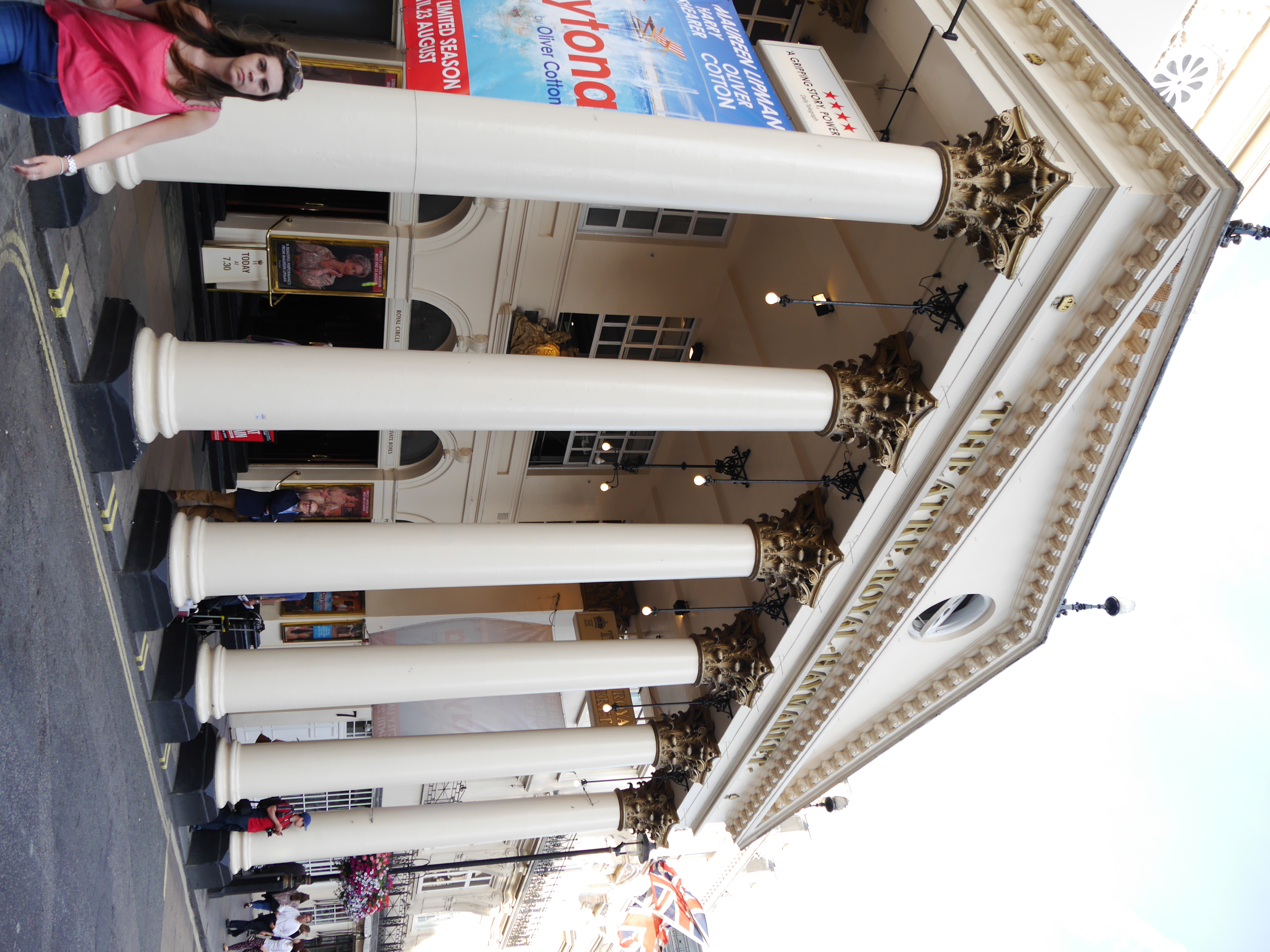 8d театр. Пушкинский театр рояль фото. Большой театр архиватор. Theatre royal haymarket