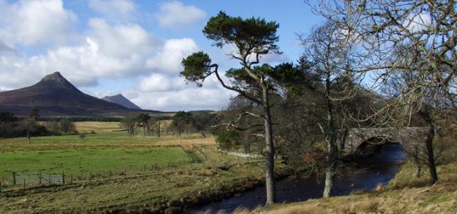 File:View to Maiden's Pap - geograph.org.uk - 674.jpg