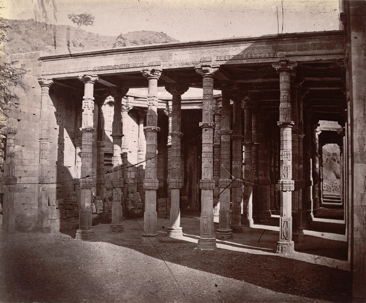 File:1880 photo of Arhai-din-ka-Jhonpra Mosque, Ajmer built from pillars of a Hindu temple.jpg